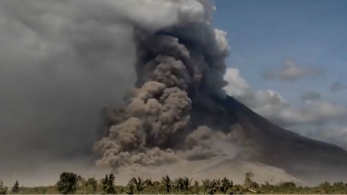 vulkan_sinabung_youtube