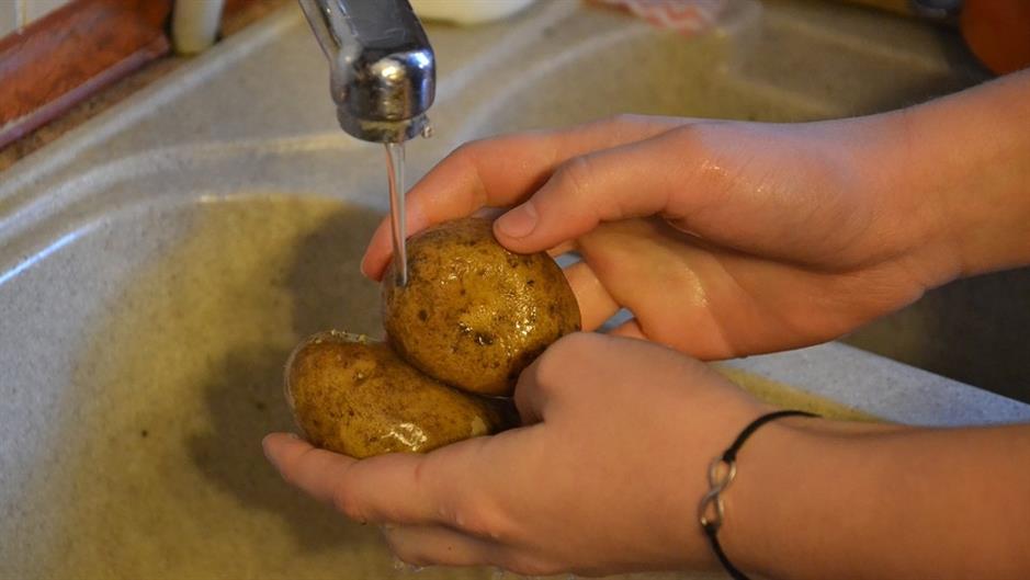 washing-vegetables-272962_960_720