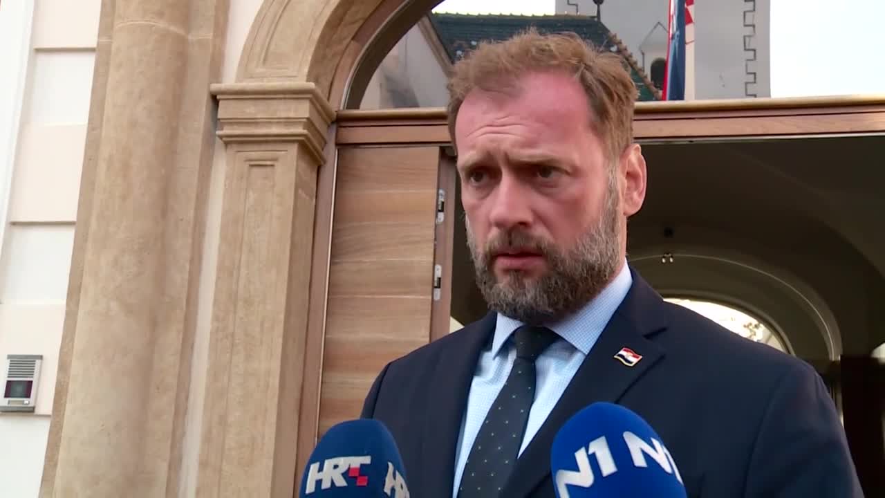 Zadnji je dan za ponude za avione, nude nam ih iz sedam država