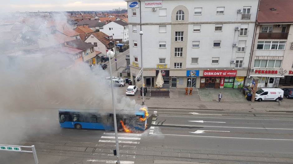 zapaljen-bus-205619.jpeg