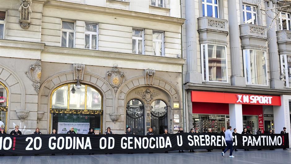 Zene u crnom Srebrenica