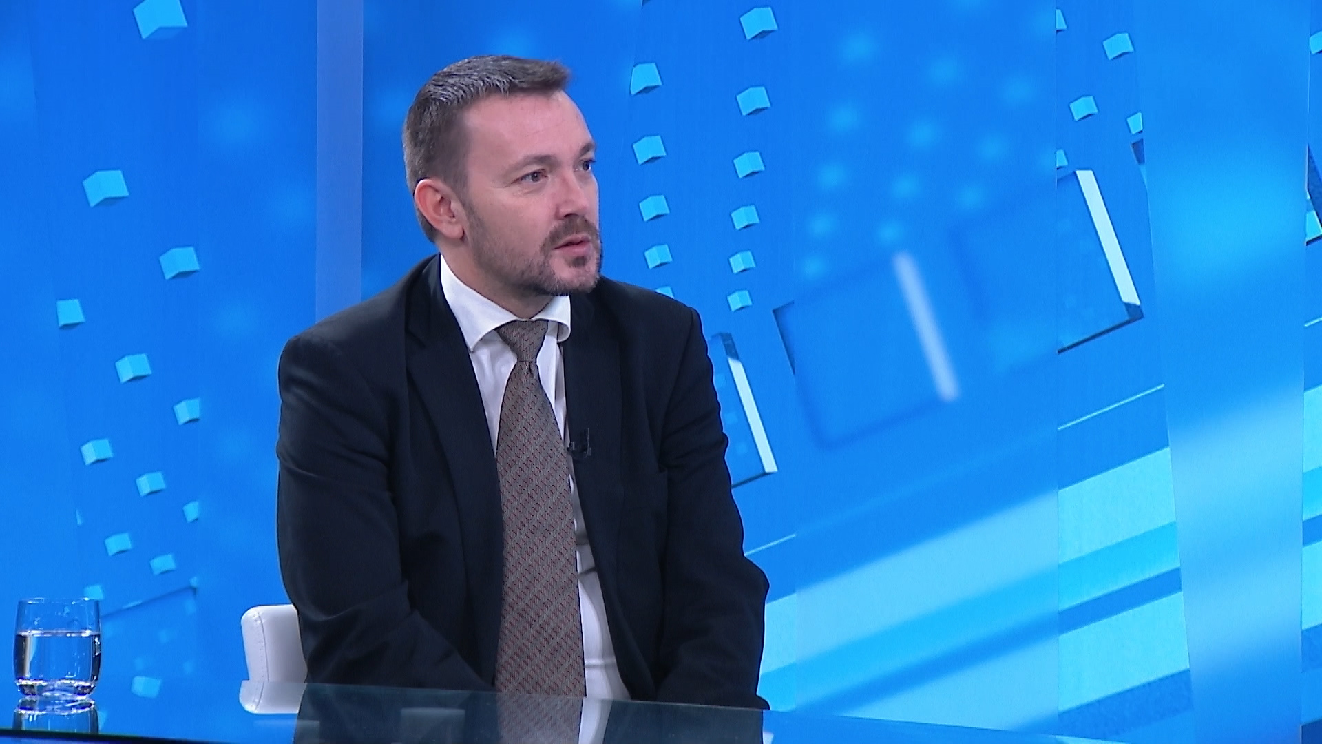 zg-arsen bauk-clf-060120.14_00_36_07.Still001