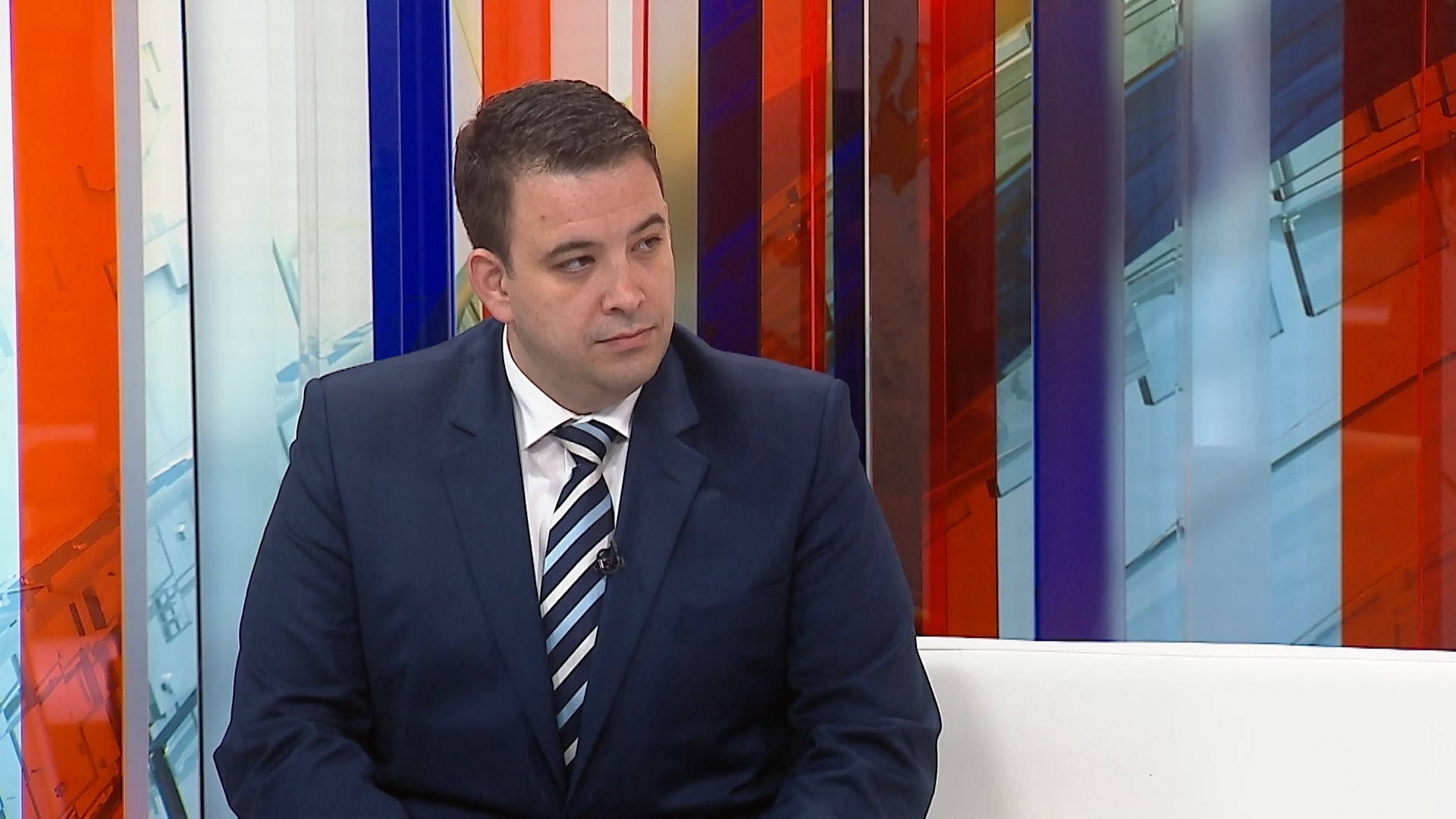 zg-dino manestar-0915-clf-150217.Still001