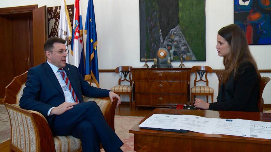 ZG-DIPLOME PKG-TNT-MDM-1(20200229-161401054).mxf.00_08_32_12.Still008