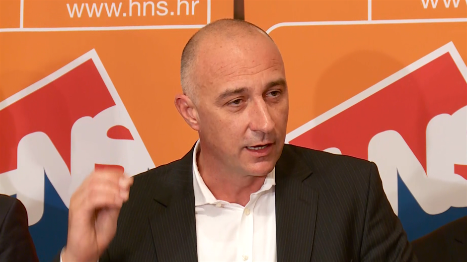 zg-live 1-1300-111117_1.13_32_03_03.Still001