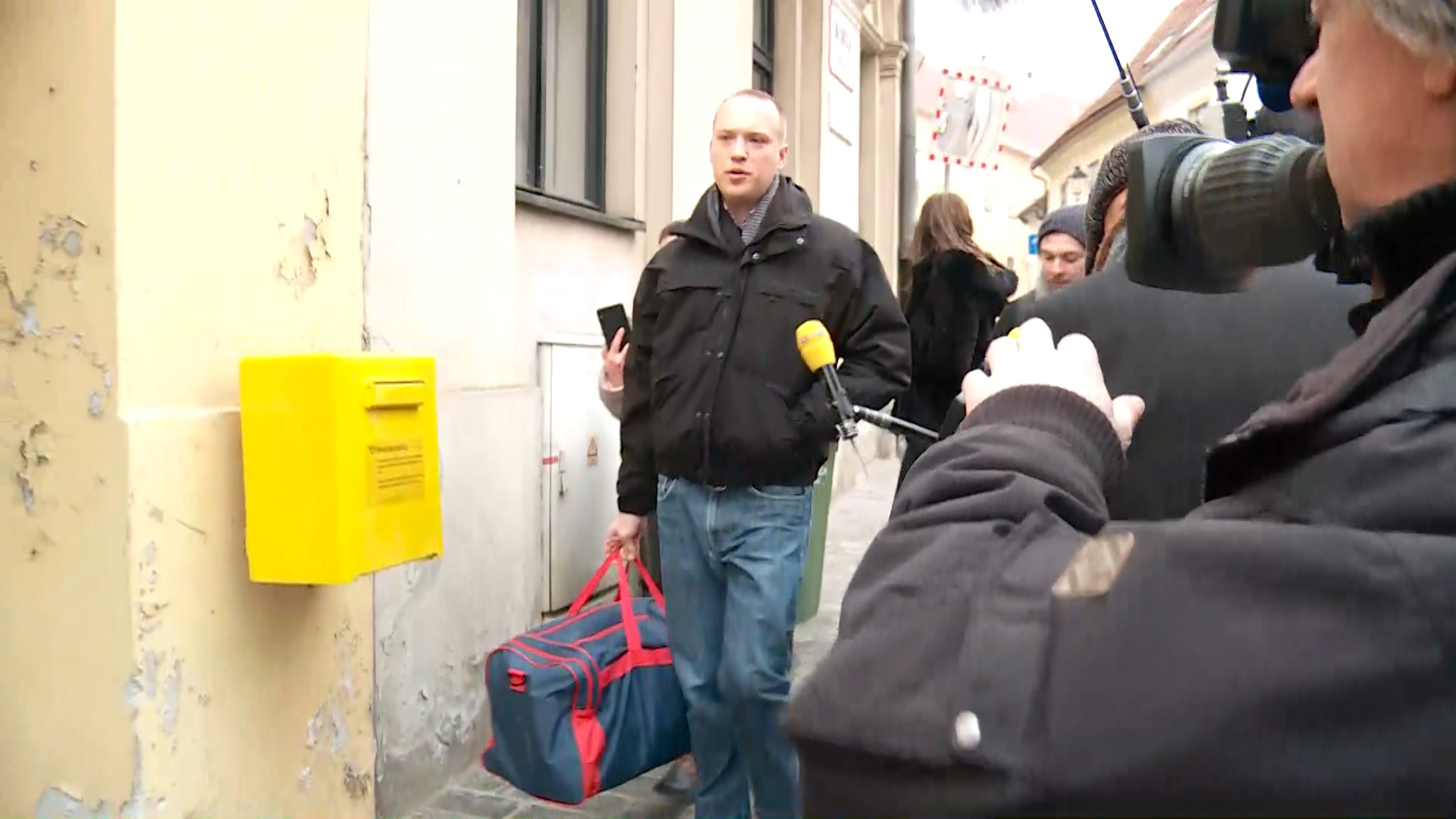 zg-live 2-0920-100217-ihr.Still001