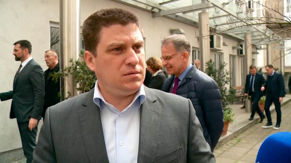 zg-live 7-12100-100320.12_25_03_08.Still001