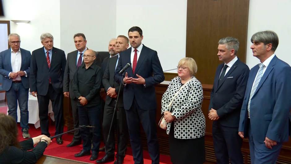 zg-live 8-1810-150620.18_12_35_09.Still001