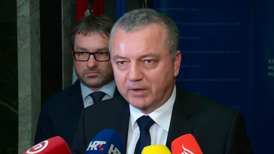 zg-live u-1740-100220.17_46_38_18.Still001