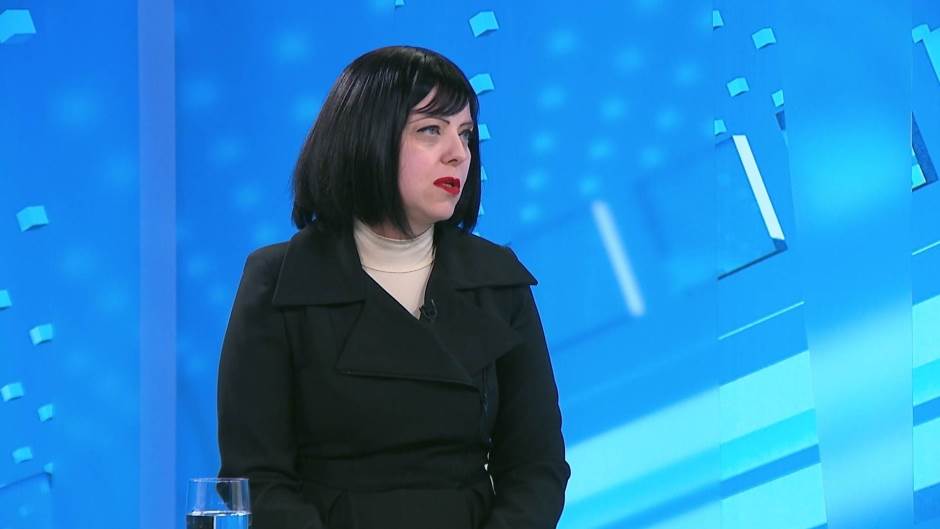 zg-mirela holy-clf-080620-01.11_04_39_10.Still001