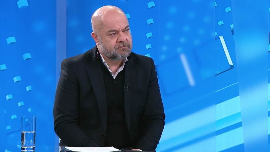 zg-robert pende-clf-280220-01.13_50_40_24.Still001