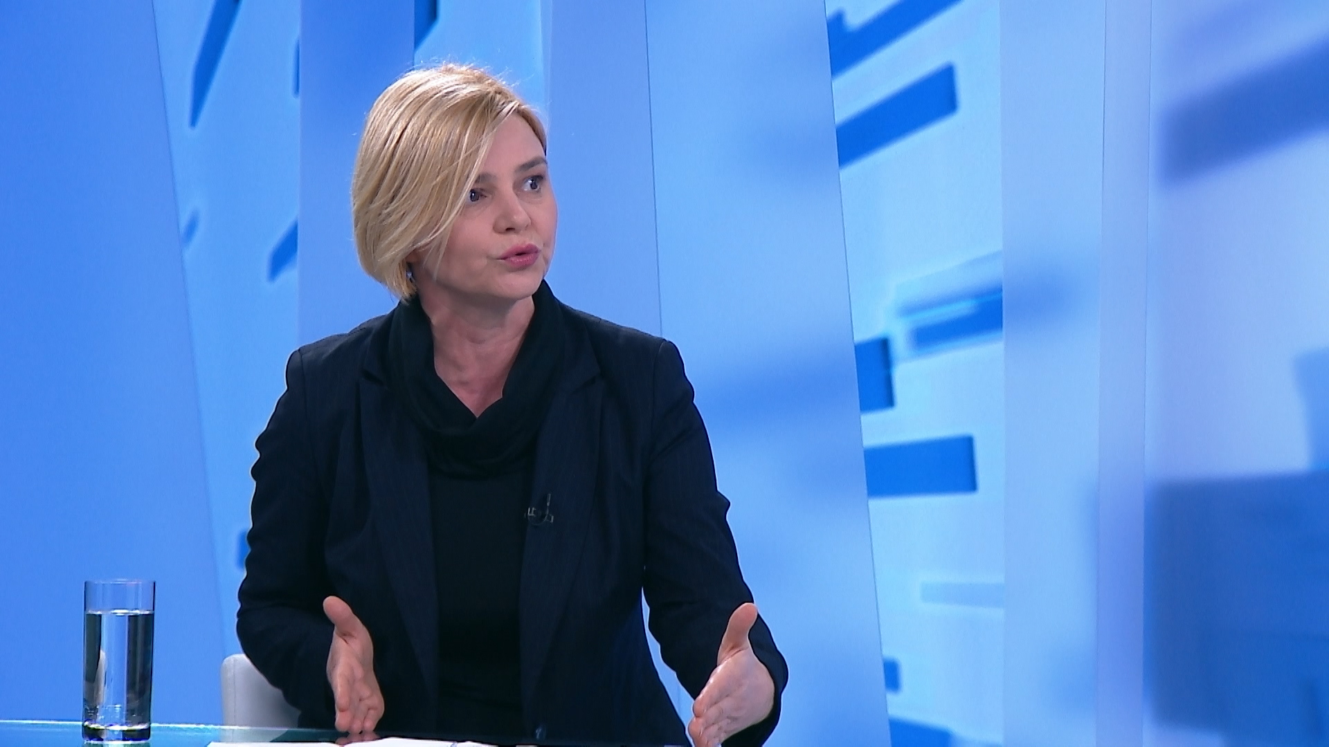 zg-sadra bencic-clf-040220.17_34_36_02.Still001