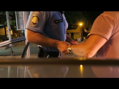Zvijezdu YouTubea pretražila policija, on sve snimio