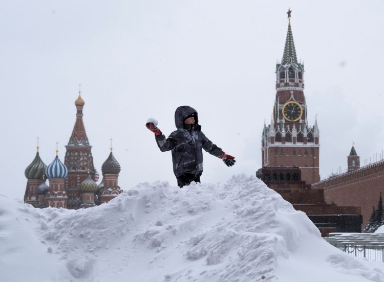 moskva, rusija, snijeg, zima, čišćenje snijega, grudanje