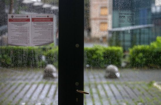 pljusak, kiša, Trnje, Zagreb, jaki pljusak, nevrijeme, vrata, zatvoren lokal