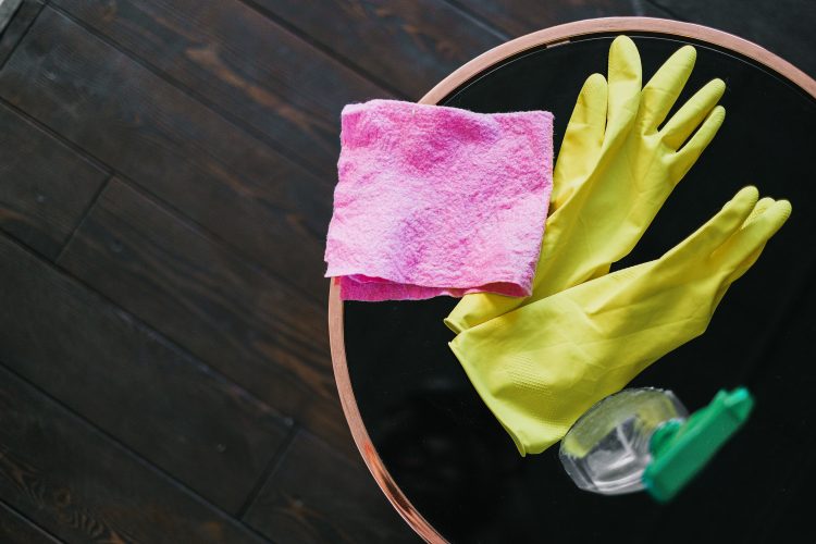 čišćenje, rukavice za čišćenje, krpa, proizvodi za čišćenje