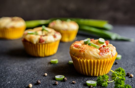 Salty,Muffins,With,Bacon,,Green,Onion,And,Cheese, mafini, muffini, slani,