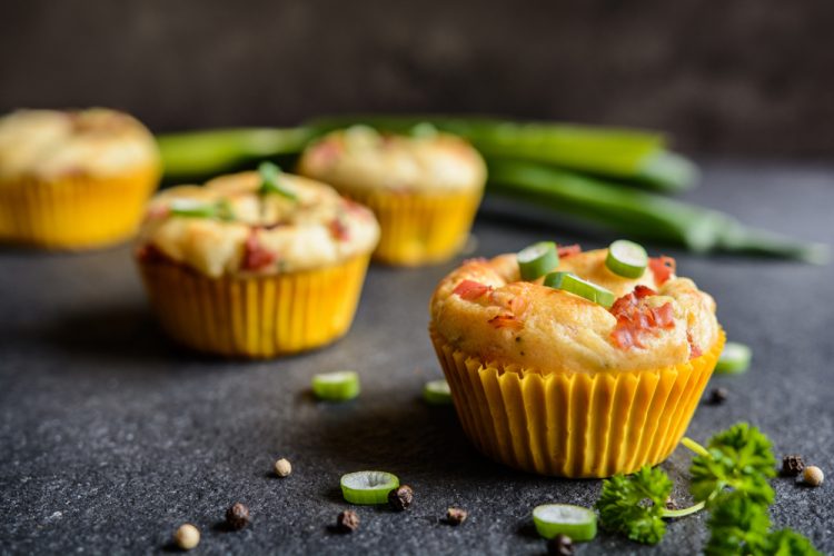 Salty,Muffins,With,Bacon,,Green,Onion,And,Cheese, mafini, muffini, slani,