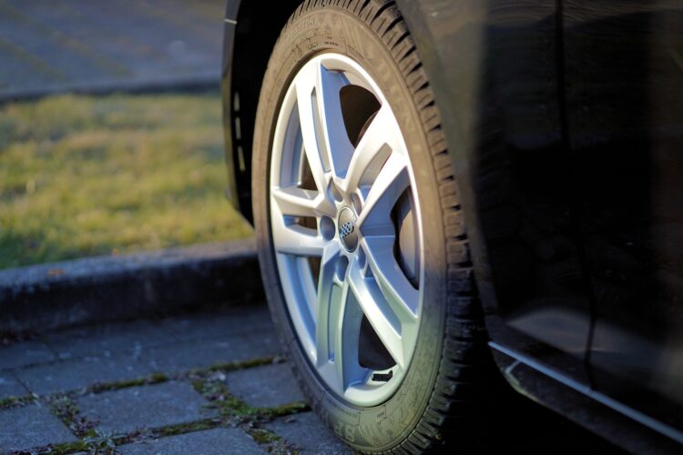 Stručnjak upozorava: Ako kupujete rabljeno vozilo, provjerite ovo na gumama.