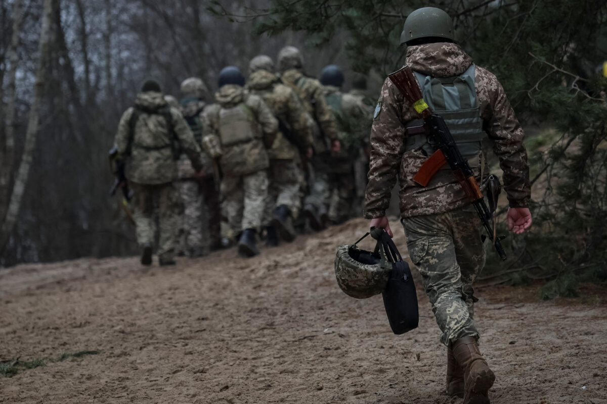 Всу бежит. Украинские военные. Российские военные. Солдаты России на Украине. Российские наемники на Украине.