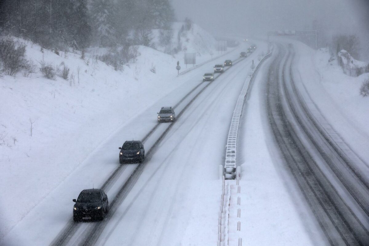 Heavy snow and wind cause traffic chaos in Croatia, roads remain closed ...