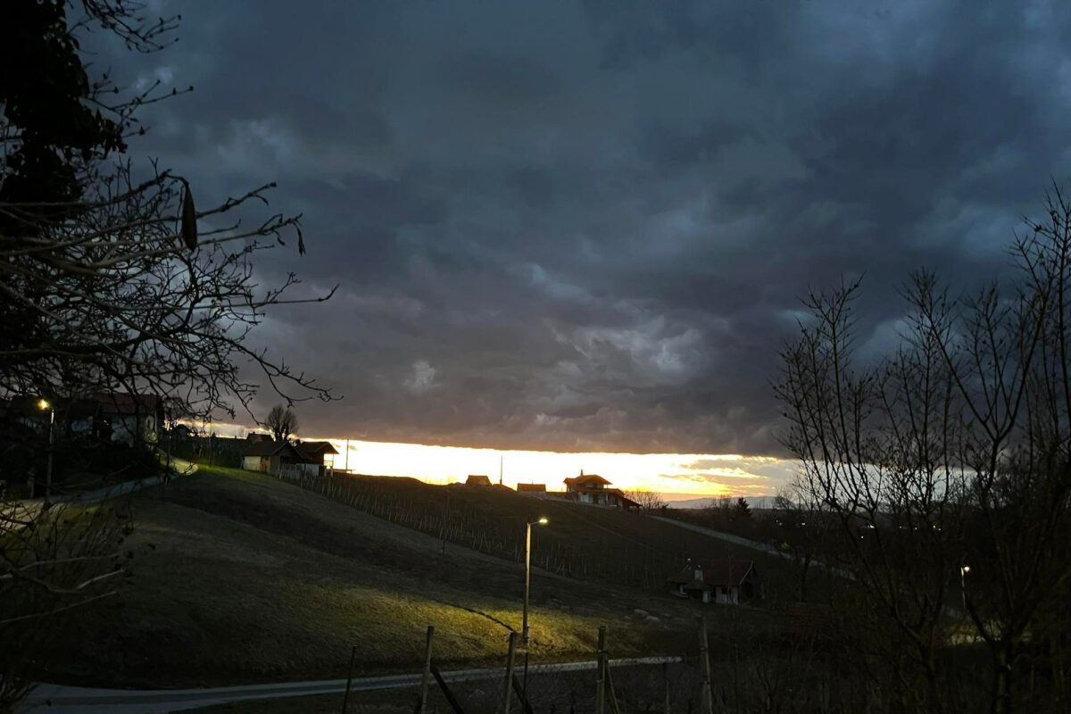 Upaljen Meteoalarm Gotovo Za Cijelu Zemlju. Stižu Pljuskovi I ...