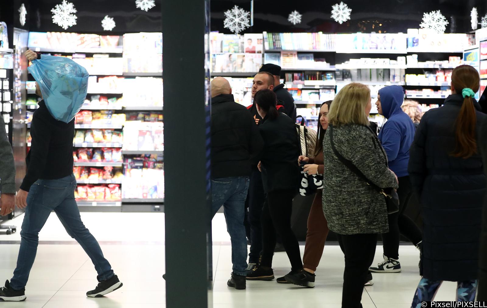 Sud Kaznio Navijače Koji Su S Bakljama Jučer Došli U Zračnu Luku - N1