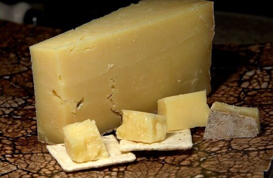 Najbolji sir za zdravlje mozga po studiji je manje obrađeni cheddar, feta i svježi sir