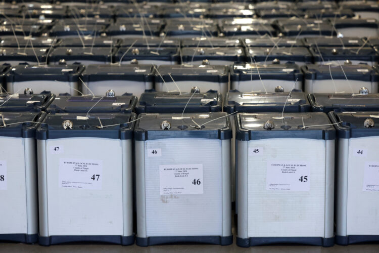 REUTERS/Clodagh Kilcoyne Prazne glasačke kutije koje se koriste za glasanje za Europski parlament u izbornom skladištu, prije distribucije na biračka mjesta, u Dublinu, Irska
