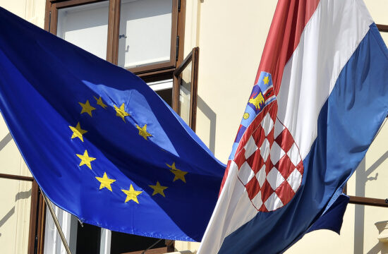 zastave hrvatske i europske unije