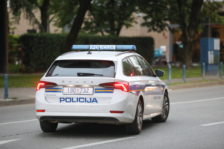 Policijski automobil