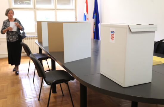 Građani glasuju na izborima za Europski parlament