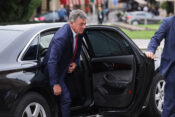 Glavni državni odvjetnik Ivan Turudić izlazi iz automobila