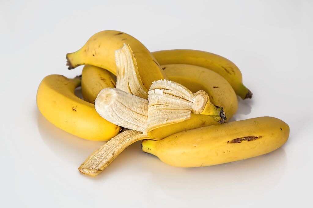 Unutrašnjost kore od banane savršen je čistač cipela kao i biljaka.