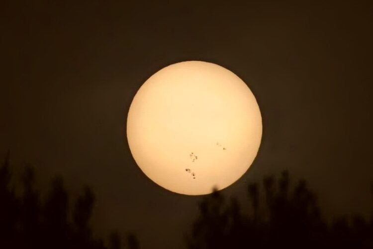 FOTO / Splićanin snimao zalazak, zbog pustinjskog pijeska uspio snimiti spektakularne Sunčeve pjege