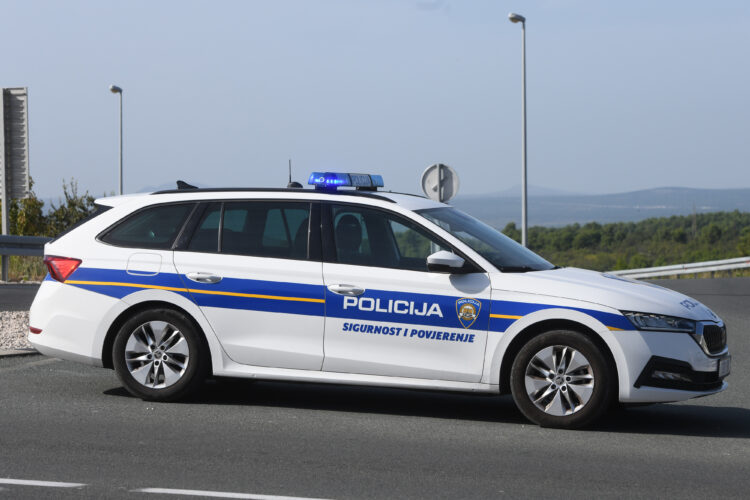 Policijski automobil