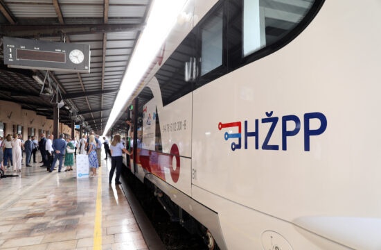 vlak HŽ-a na Glavnom kolodvoru u Zagrebu