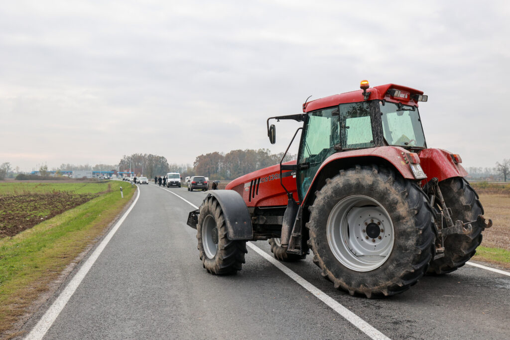 traktor na cesti, blokada graničnog prijelaza