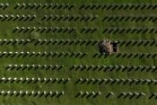 memorijalno groblje u potočarima snimljeno iz zraka