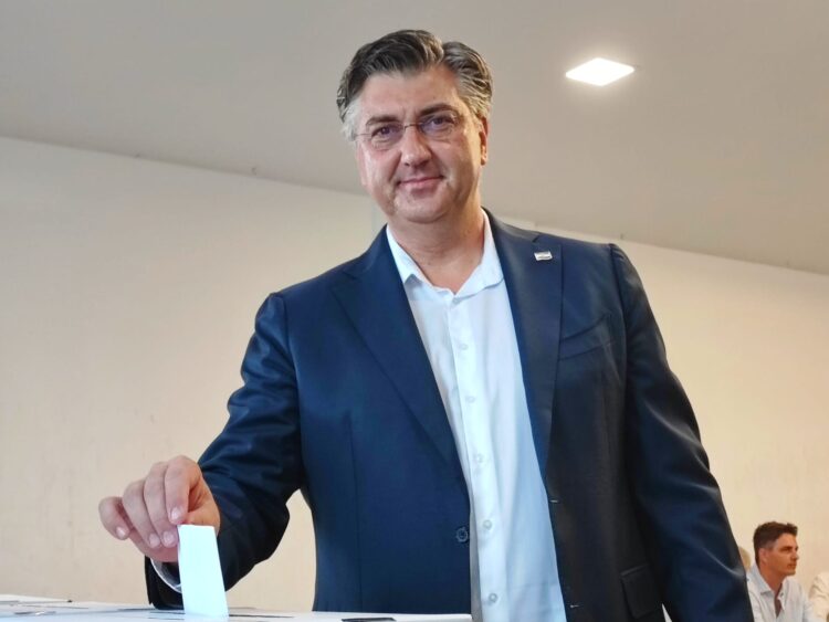 andrej plenković glasa na izborima u hdz-u