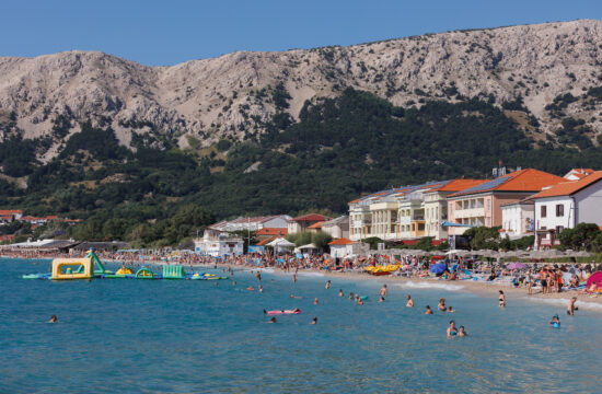 Britanci nahvalili jedan naš otok: Jeftiniji od Corfua, a ima mirnije plaže