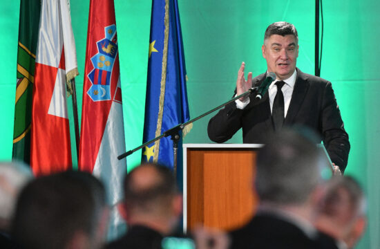 Zoran Milanović održava govor