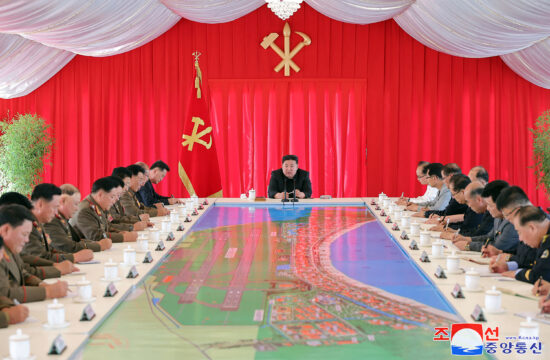 Kim Jong-un tijekom sastanka