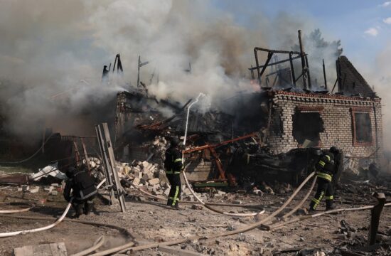 FOTO / Rusija tvrdi da je oborila 75 ukrajinskih dronova, oštećena rafinerija
