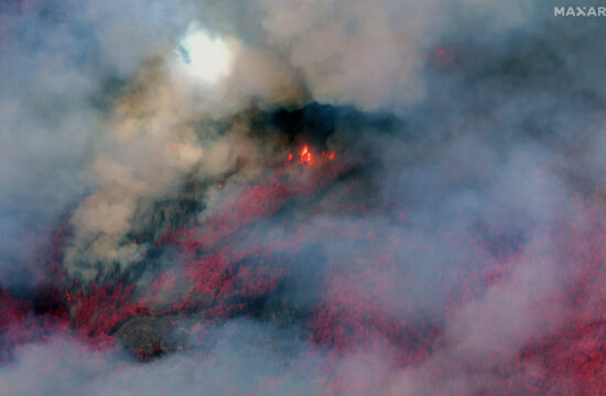 satelitska snimka šumskog požara u kaliforniji
