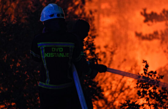 Požar u zaleđu Skradina