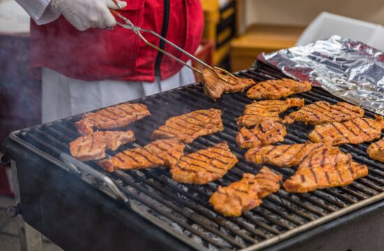 Povećava li roštiljanje mesa rizik od raka? Evo što kažu stručnjaci.