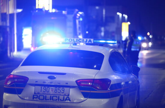 Rotirke na policijskom automobilu