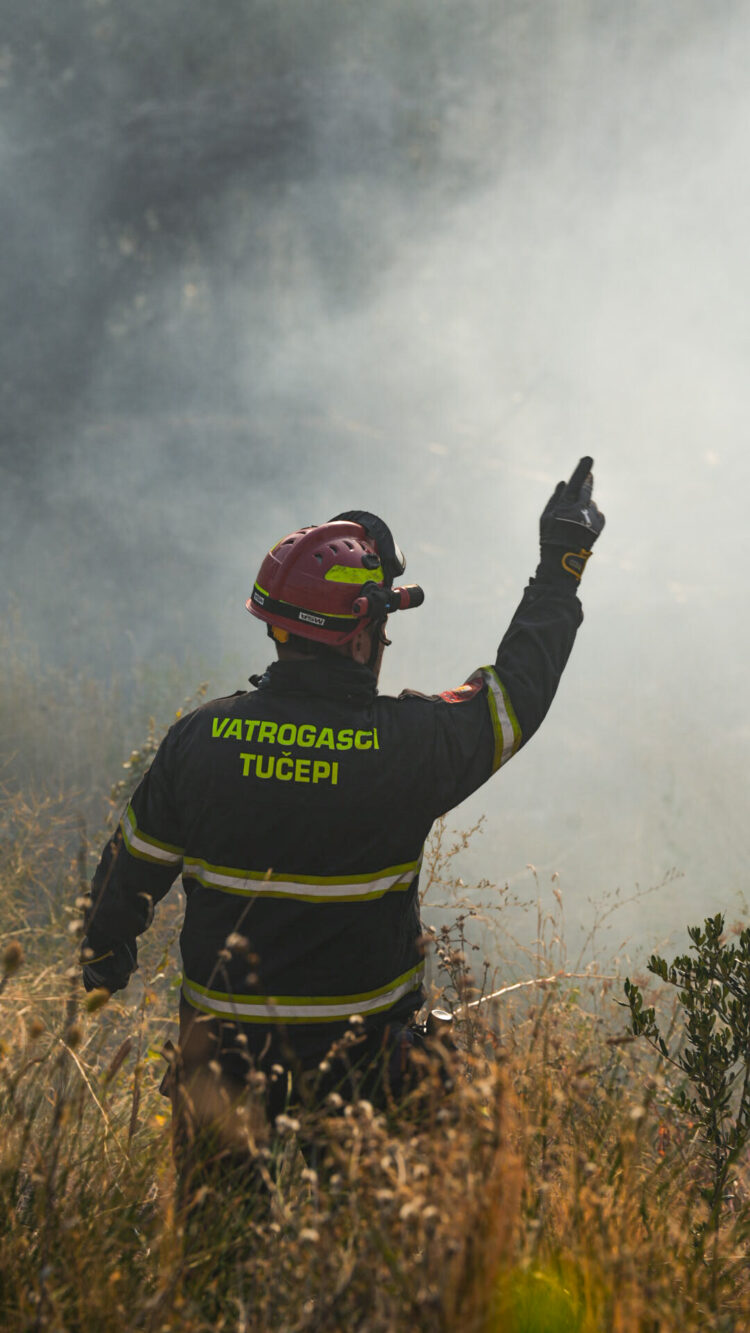 požar Tučepi, vatrogasci