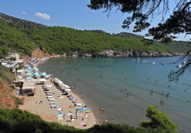 Hrvatski otok na kojem nema prometa krije jednu od najljepših pješčanih plaža.